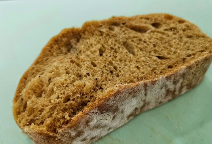 Фото шага рецепта Брускетта с хурмой и сыром 175209 шаг 1  