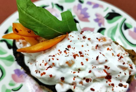 Фото шага рецепта Брускетта с хурмой и сыром 175209 шаг 10  