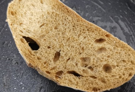 Фото шага рецепта Брускетта с хурмой и сыром 175209 шаг 2  