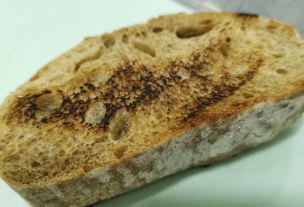 Фото шага рецепта Брускетта с хурмой и сыром 175209 шаг 4  