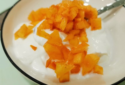 Фото шага рецепта Брускетта с хурмой и сыром 175209 шаг 6  