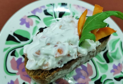 Фото шага рецепта Брускетта с хурмой и сыром 175209 шаг 9  