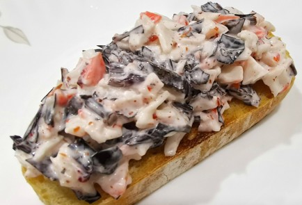 Фото шага рецепта Брускетта с крабовым мясом 175212 шаг 10  