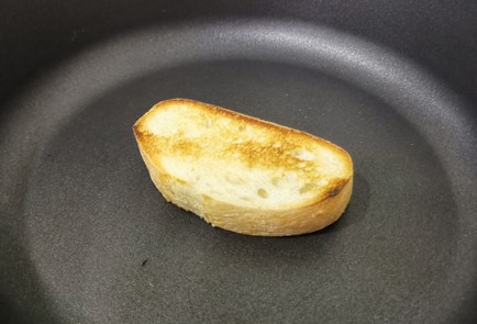 Фото шага рецепта Брускетта с крабовым мясом 175212 шаг 2  