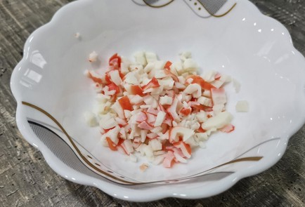 Фото шага рецепта Брускетта с крабовым мясом 175212 шаг 4  