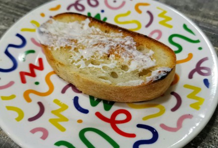 Фото шага рецепта Брускетта с крабовым мясом 175212 шаг 9  