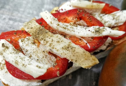 Фото шага рецепта Брускетта с курицей 175226 шаг 10  