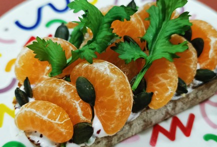 Фото шага рецепта Брускетта с мандарином 175210 шаг 10  