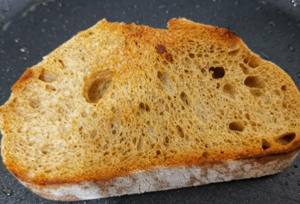 Фото шага рецепта Брускетта с мандарином 175210 шаг 3  