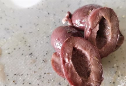 Фото шага рецепта Брускетта с оливками и сыром 173716 шаг 3  