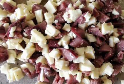 Фото шага рецепта Брускетта с оливками и сыром 173716 шаг 6  