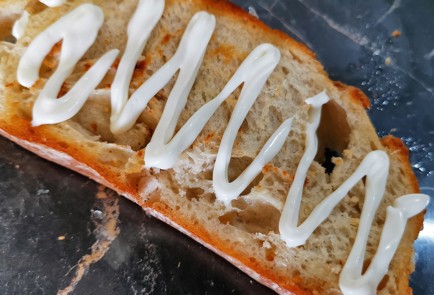 Фото шага рецепта Брускетта с перепелиными яйцами 173718 шаг 8  