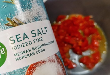 Фото шага рецепта Брускетта с помидорами черри и сыром 173719 шаг 5  