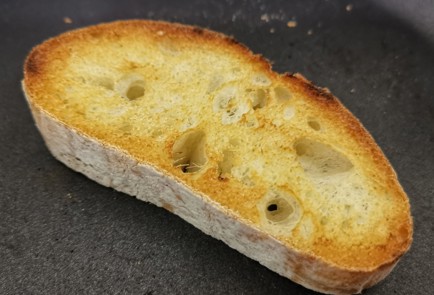 Фото шага рецепта Брускетта с сосисками 175224 шаг 2  