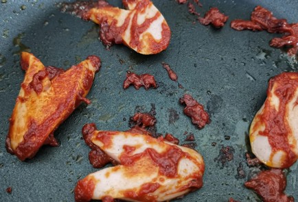 Фото шага рецепта Брускетта с сосисками 175224 шаг 6  