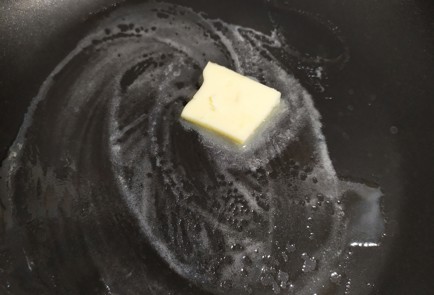 Фото шага рецепта Брускетта с сыром и сливой 189786 шаг 2  