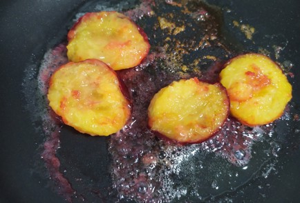 Фото шага рецепта Брускетта с сыром и сливой 189786 шаг 3  