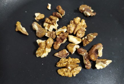 Фото шага рецепта Брускетта с сыром и сливой 189786 шаг 5  