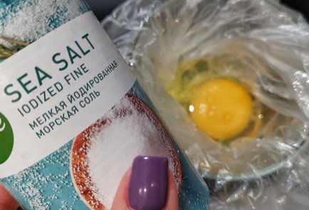 Фото шага рецепта Брускетта с яйцом пашот 173715 шаг 4  