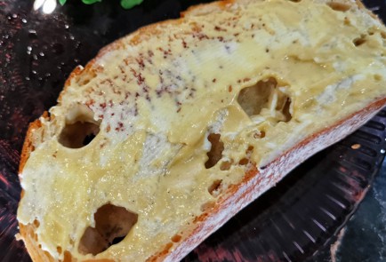 Фото шага рецепта Брускетта с яйцом пашот 173715 шаг 7  