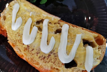 Фото шага рецепта Брускетта с яйцом пашот 173715 шаг 8  