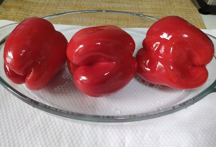 Фото шага рецепта Брускетта с запеченным перцем 190765 шаг 1  