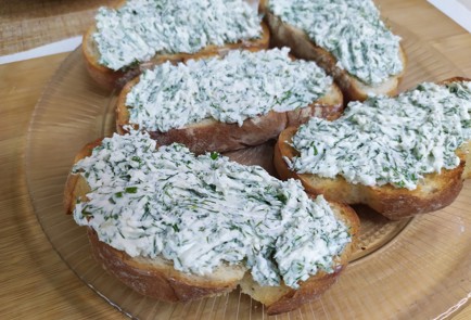 Фото шага рецепта Брускетта с запеченным перцем 190765 шаг 10  