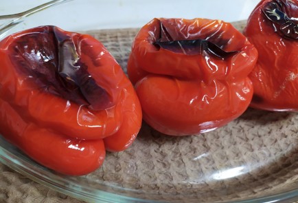 Фото шага рецепта Брускетта с запеченным перцем 190765 шаг 2  