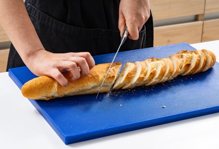 Фото шага рецепта Брускетты из багета с ассорти из сыров 188037 шаг 2  