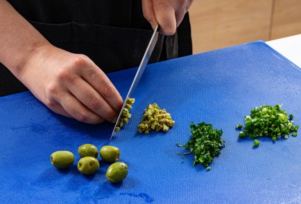 Фото шага рецепта Брускетты из багета с ассорти из сыров 188037 шаг 6  