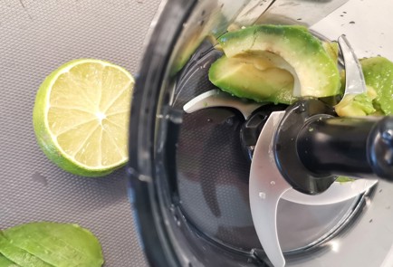 Фото шага рецепта Брускетты с авокадо семгой и яйцом пашот 152244 шаг 1  