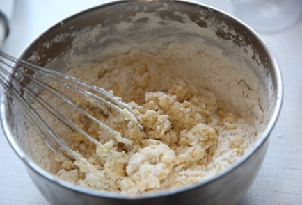 Фото шага рецепта Брусничный кекс с кусочками шоколада 173792 шаг 3