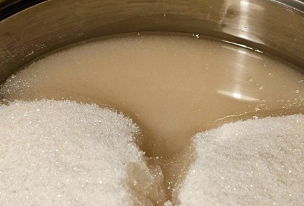 Фото шага рецепта Брусничный соус к мясу 190339 шаг 4  