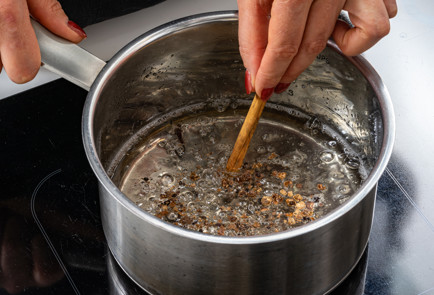 Фото шага рецепта Брусничный соус на зиму 190385 шаг 6  