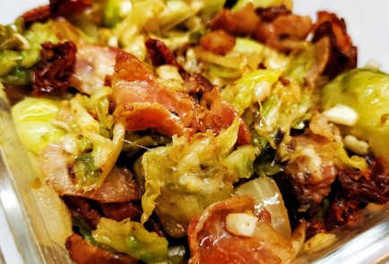 Фото шага рецепта Брюссельская капуста обжаренная с беконом и сыром 153028 шаг 13  