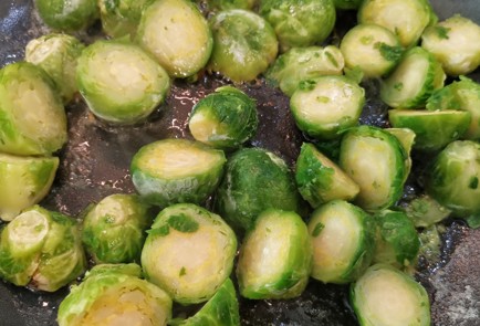 Фото шага рецепта Брюссельская капуста со сливками и сыром 152512 шаг 3