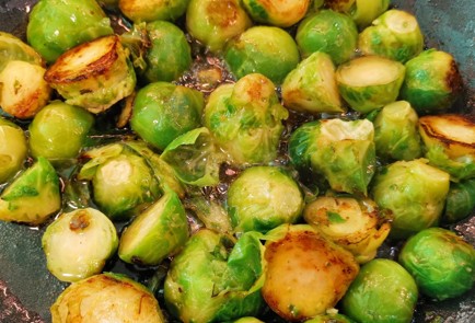 Фото шага рецепта Брюссельская капуста со сливками и сыром 152512 шаг 4