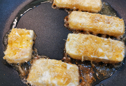 Фото шага рецепта Брынза обжаренная в сырноминдальной панировке 152017 шаг 7  