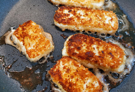 Фото шага рецепта Брынза обжаренная в сырноминдальной панировке 152017 шаг 8  