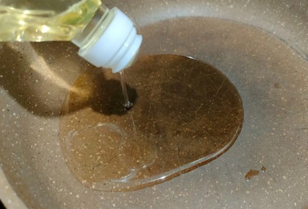 Фото шага рецепта Брюссельская капуста тушеная с пореем зеленой фасолью и солеными огурцами 188028 шаг 5  