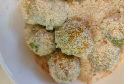 Фото шага рецепта Брюссельская капуста жареная в панировке 188681 шаг 12