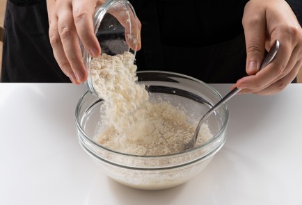 Фото шага рецепта Бублики в медовом обваре 139929 шаг 1  