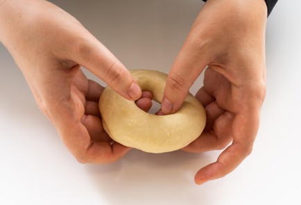 Фото шага рецепта Бублики в медовом обваре 139929 шаг 5  