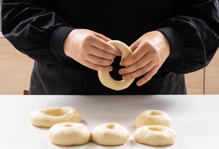 Фото шага рецепта Бублики в медовом обваре 139929 шаг 6  