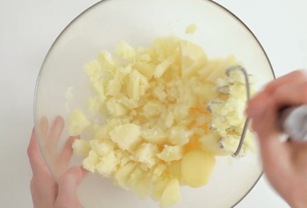 Фото шага рецепта Бульбяная яичница 80522 шаг 3  