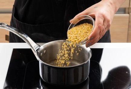 Фото шага рецепта Булгур с миндалем по рецепту Джейми Оливера 151801 шаг 2  