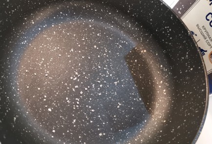 Фото шага рецепта Булочка со сметаной и черешней 173888 шаг 2