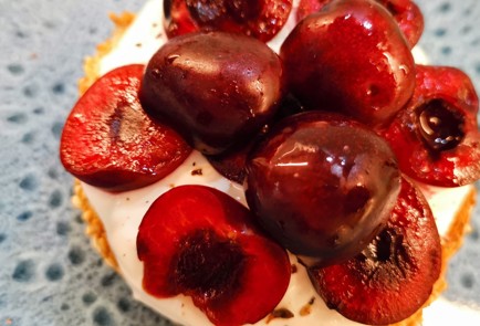 Фото шага рецепта Булочка со сметаной и черешней 173888 шаг 9