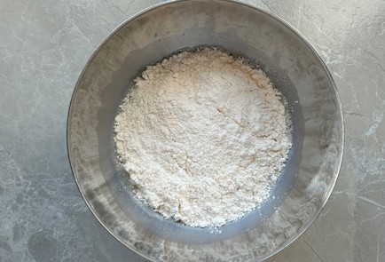 Фото шага рецепта Булочки с бананом и шоколадом 187051 шаг 4  