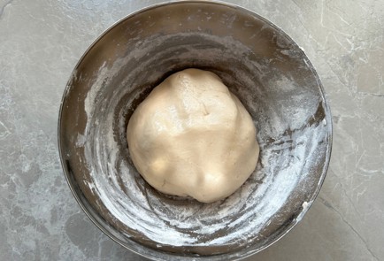 Фото шага рецепта Булочки с бананом и шоколадом 187051 шаг 5  